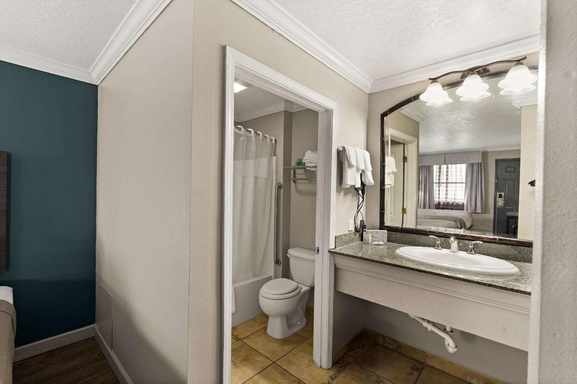 Quality Inn Ocean Springs Bagian luar foto
