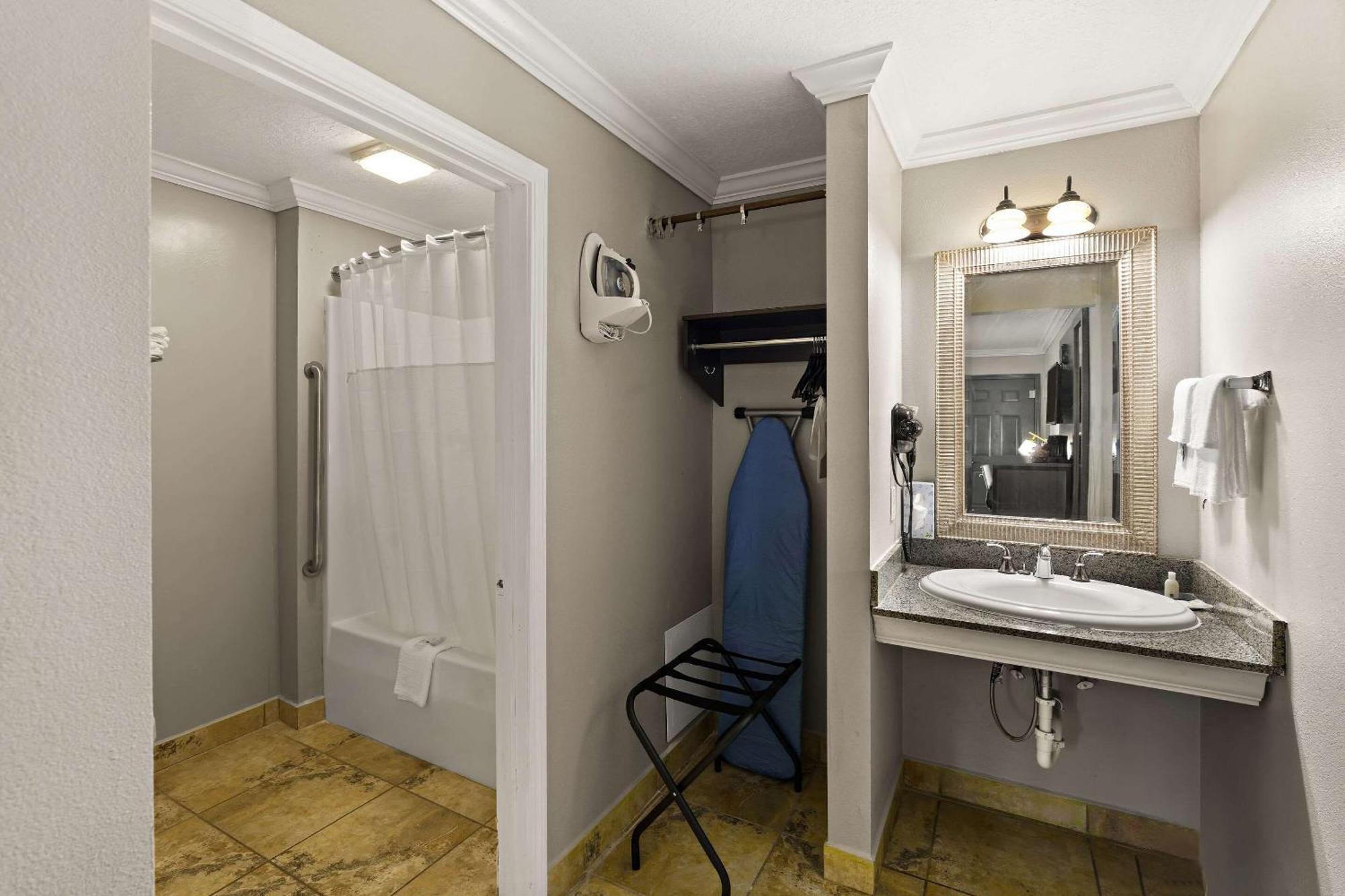 Quality Inn Ocean Springs Bagian luar foto